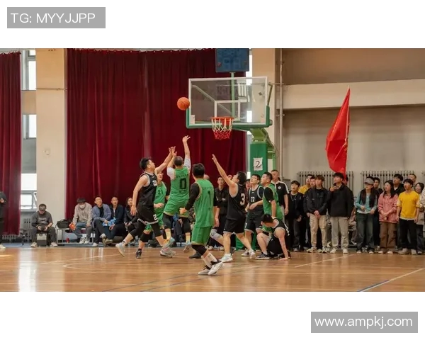 深圳篮球队荣登篮球意识排行榜第八名展现出色团队智慧与战术执行力 深圳篮球队荣登篮球意识排行榜第八名展现出色团队智慧与战术执行力